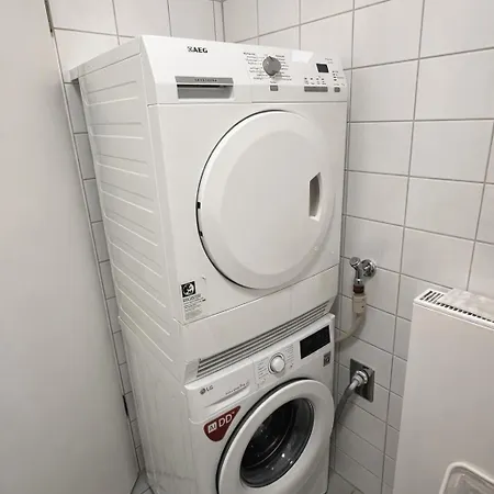 Homely! Bright 3-room Design Wiesbaden! 아파트 *